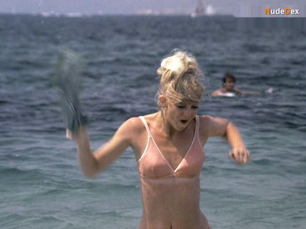 Goldie Hawn in There's A Girl In My Soup, photo 7