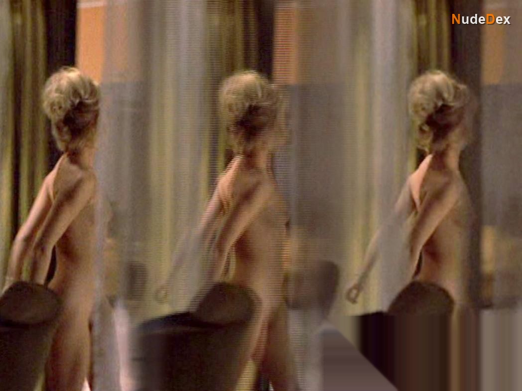 Goldie Hawn in There's A Girl In My Soup, photo 10