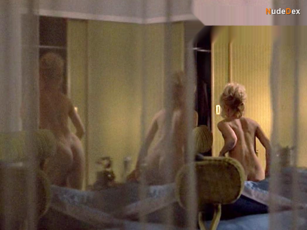 Goldie Hawn in There's A Girl In My Soup, photo 11