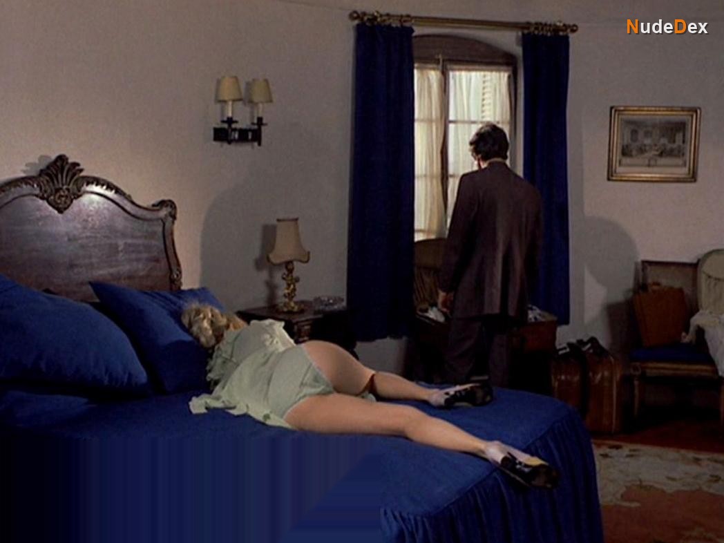 Goldie Hawn in There's A Girl In My Soup, photo 12