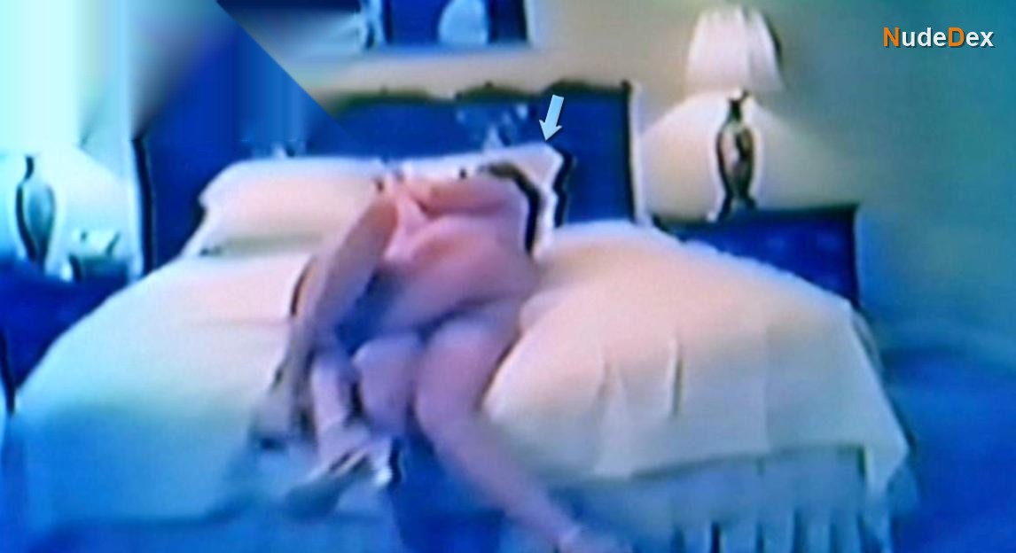 Grace Lam in The Peeping, photo 2
