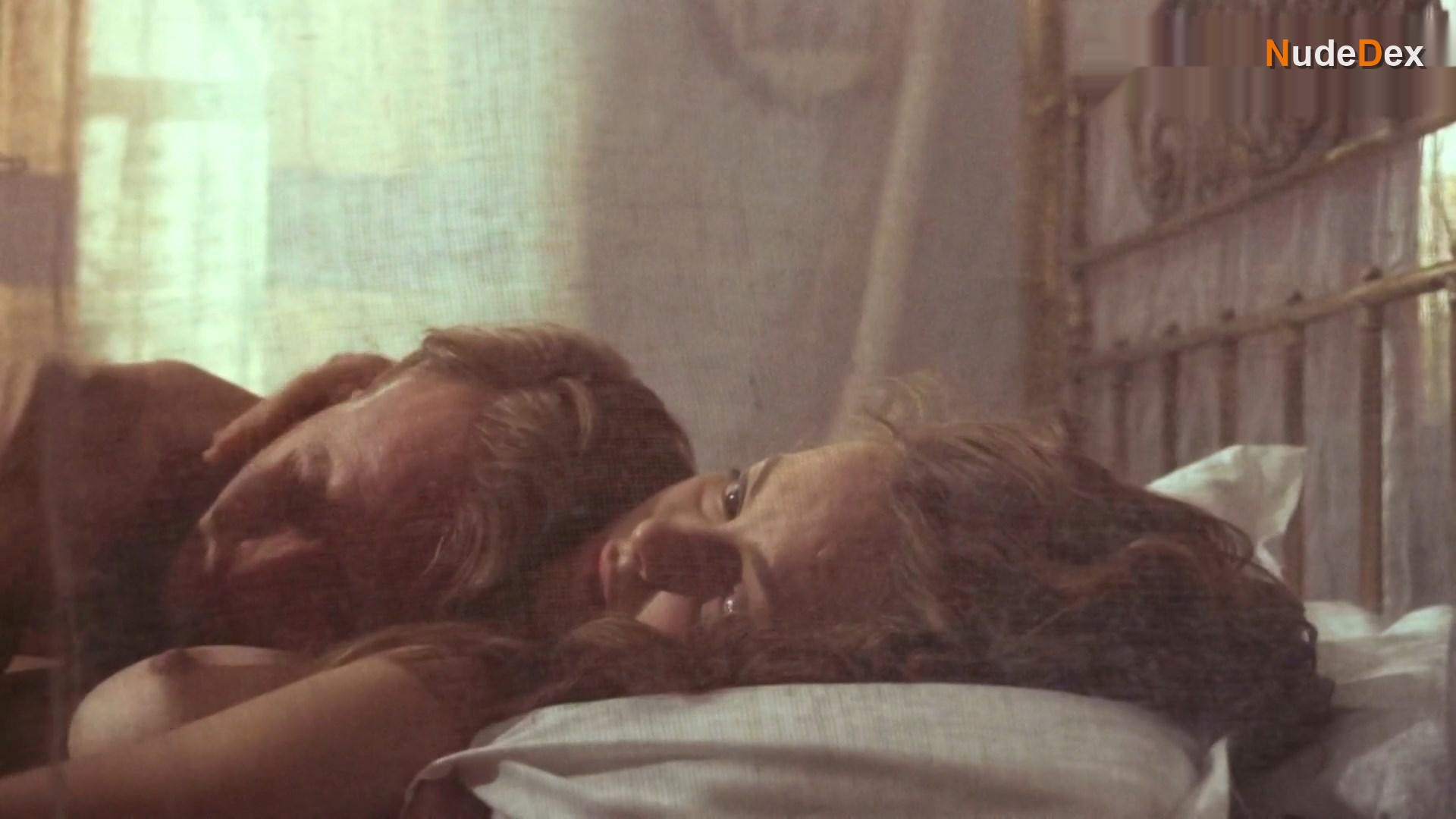 Greta Scacchi in Heat And Dust, photo 5
