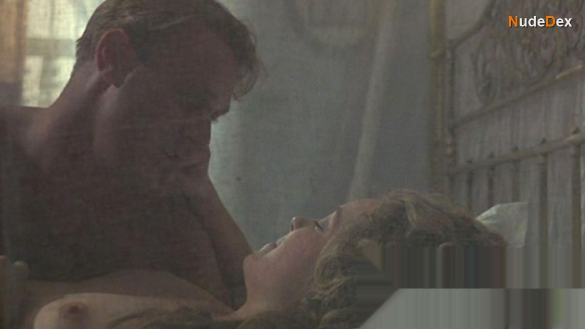 Greta Scacchi in Heat And Dust, photo 9