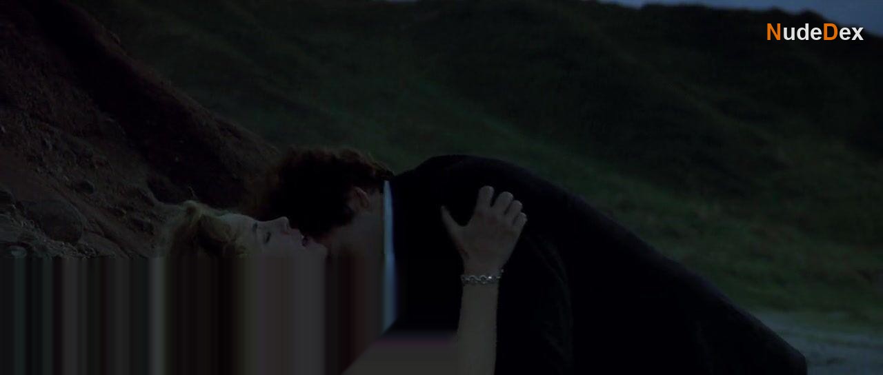 Greta Scacchi in Salt On Our Skin, photo 17