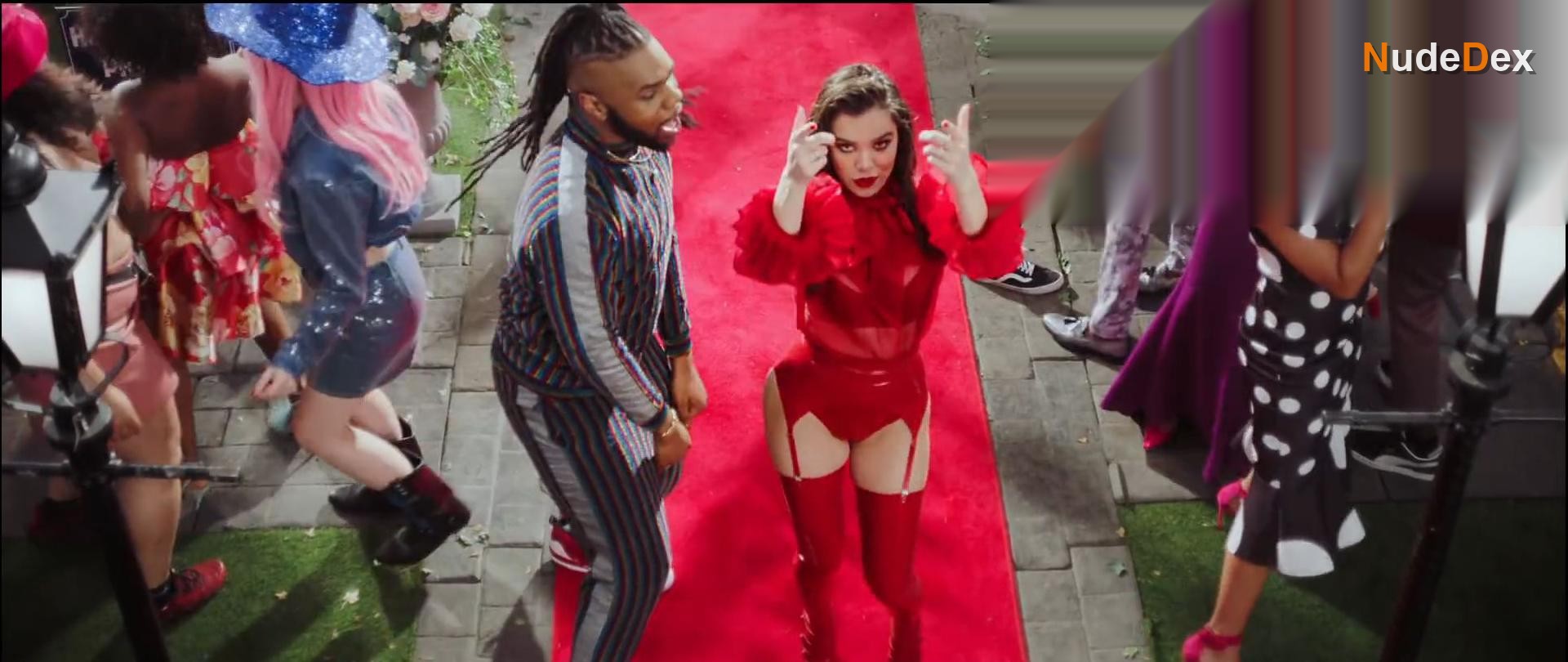 Hailee Steinfeld in Colour, photo 3