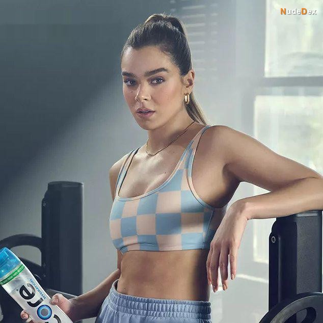 Hailee Steinfeld in The Body Nation, photo 4