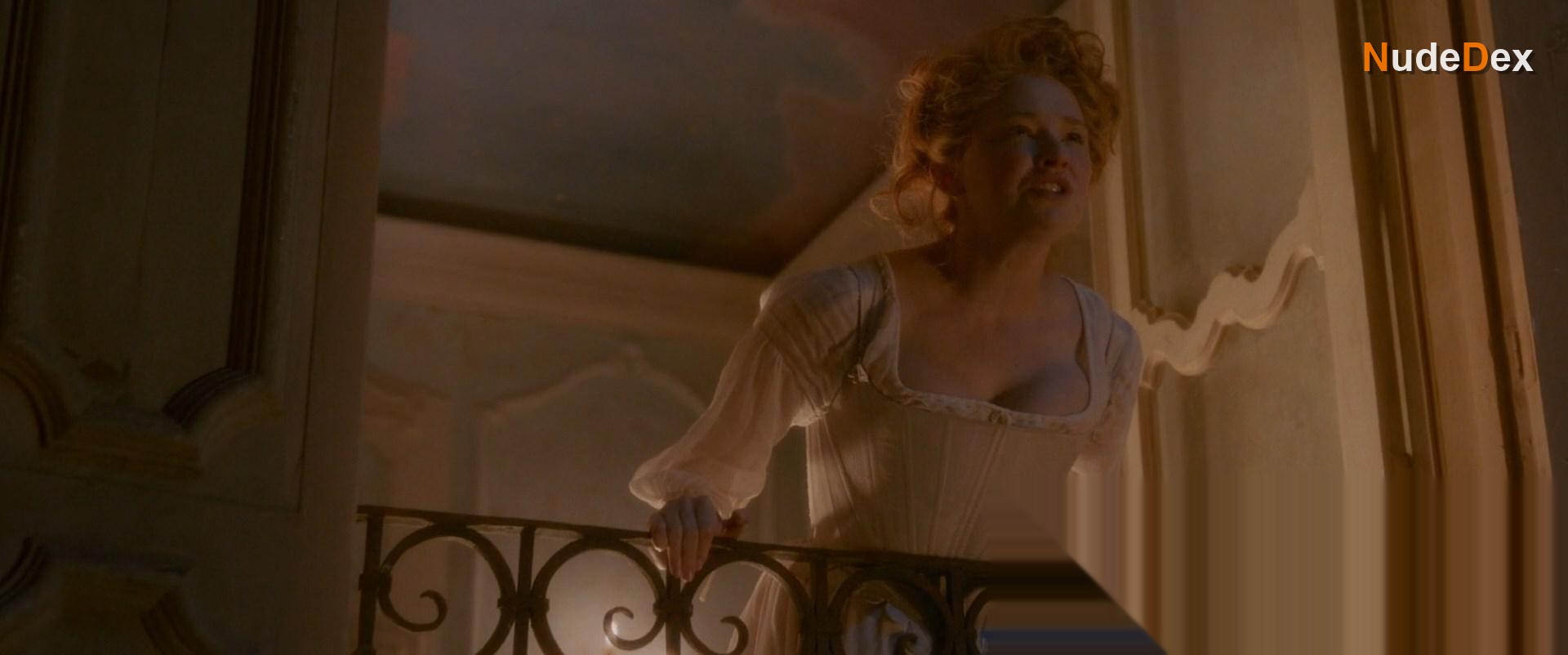 Haley Bennett in Cyrano, photo 1