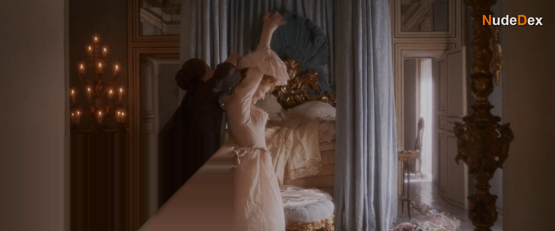 Haley Bennett in Cyrano, photo 4