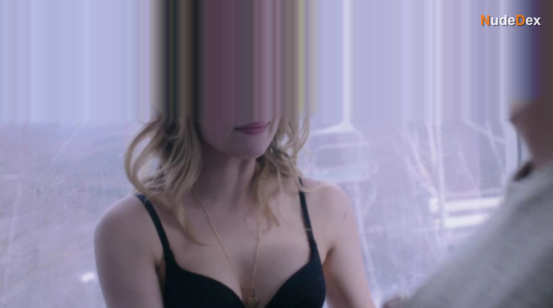 Haley Bennett in Deep Powder, photo 2