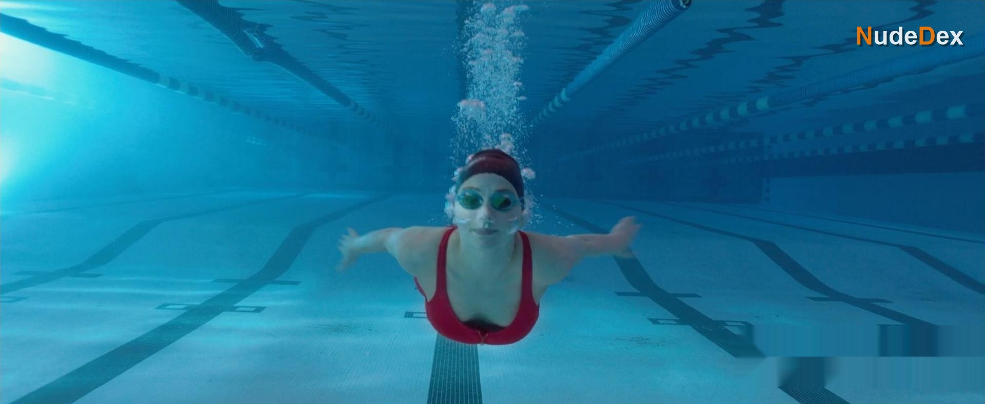 Haley Bennett in Kristy, photo 1