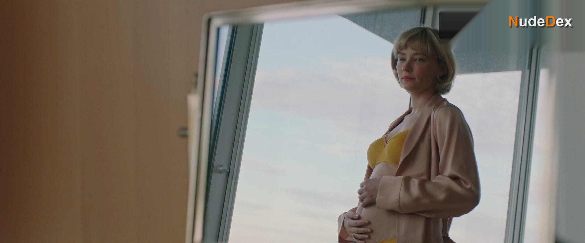 Haley Bennett in Swallow, photo 1