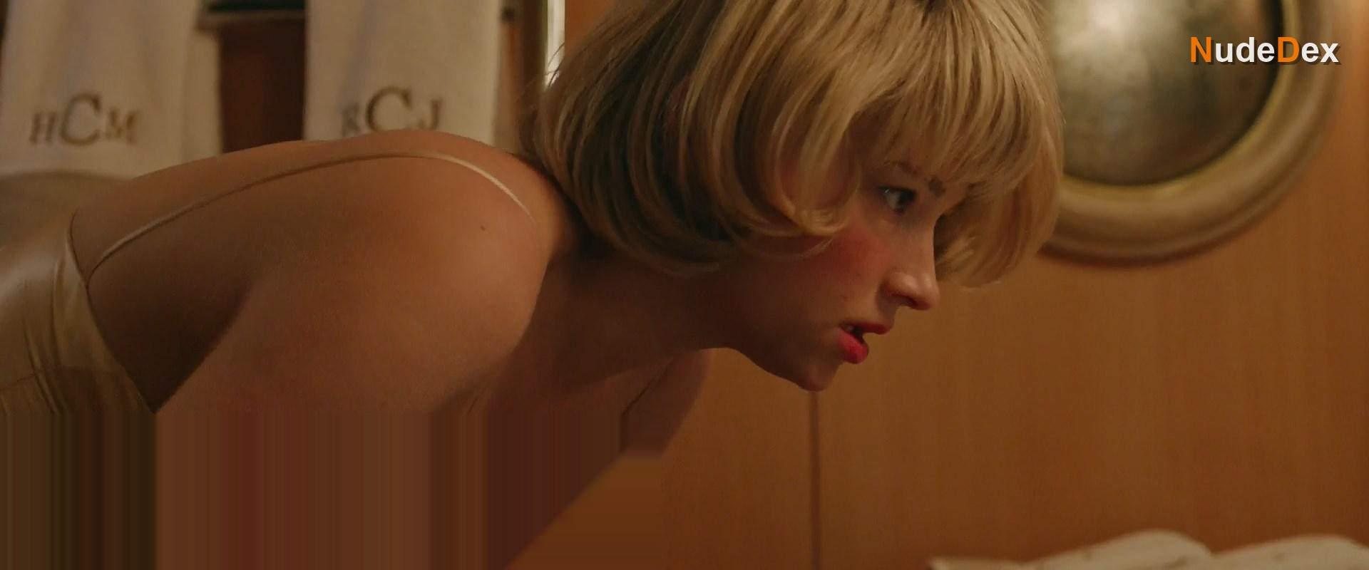 Haley Bennett in Swallow, photo 4
