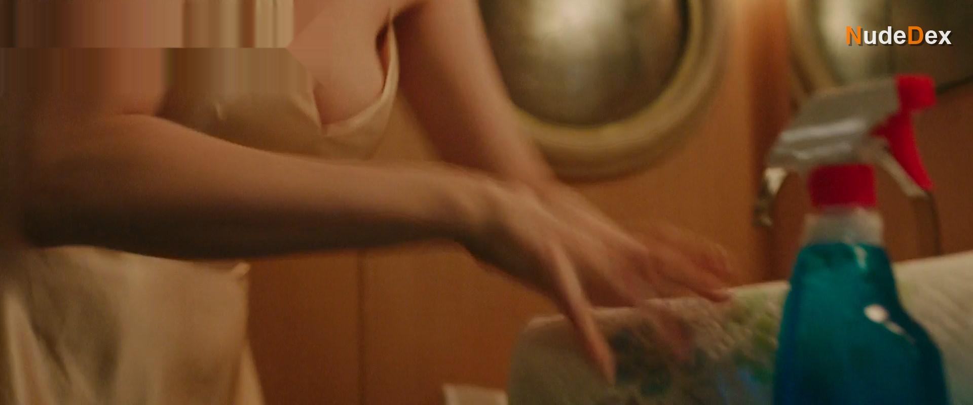 Haley Bennett in Swallow, photo 14