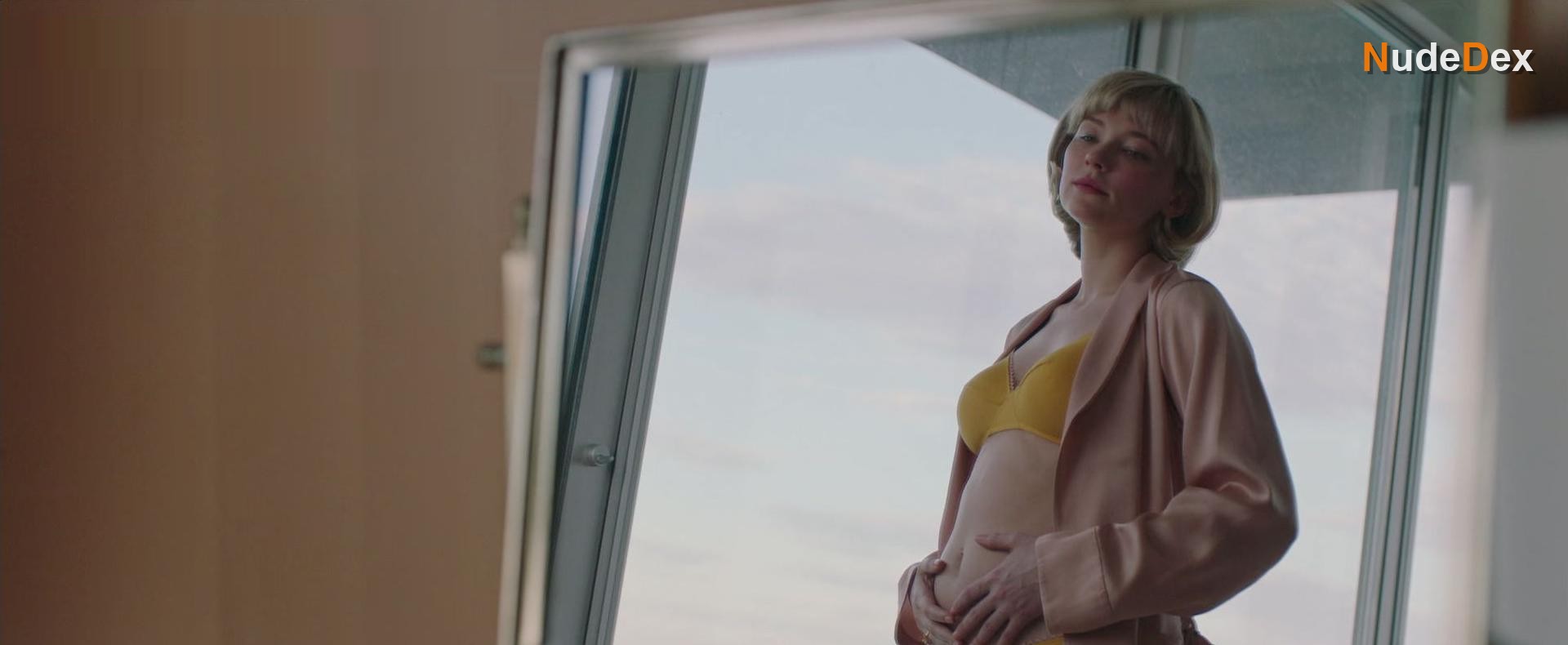 Haley Bennett in Swallow, photo 15