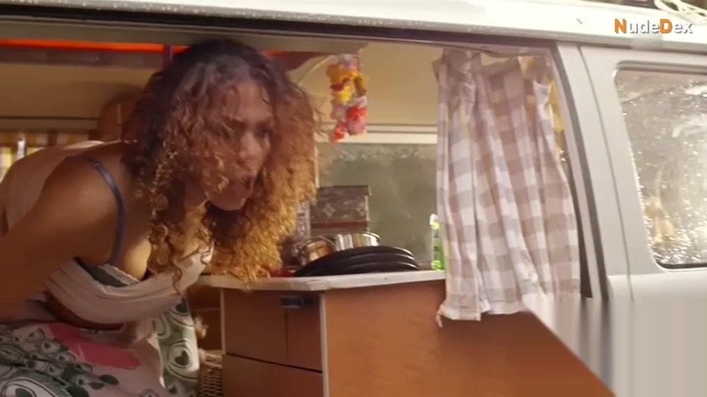 Haley Louise Jones in Einstein, photo 1