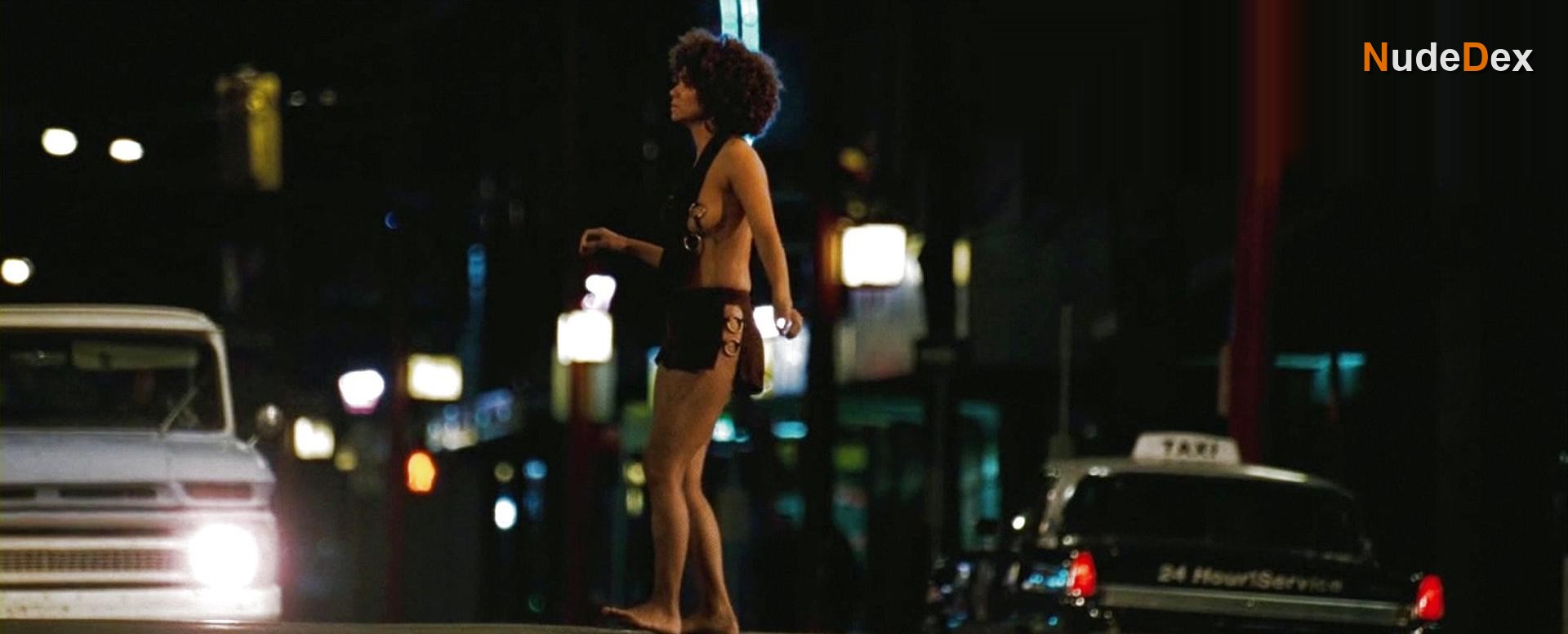 Halle Berry in Frankie Alice, photo 6