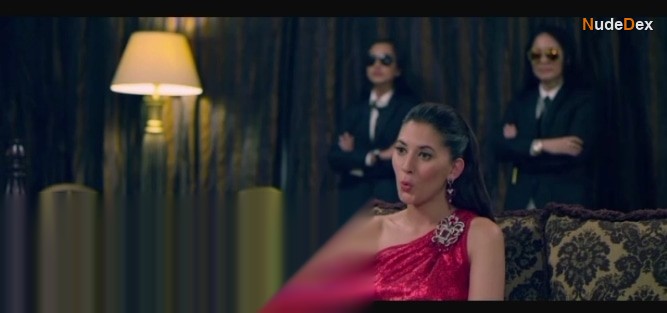Hannah Al Rashid in Comic 8: Casino Kings Part 1, photo 1