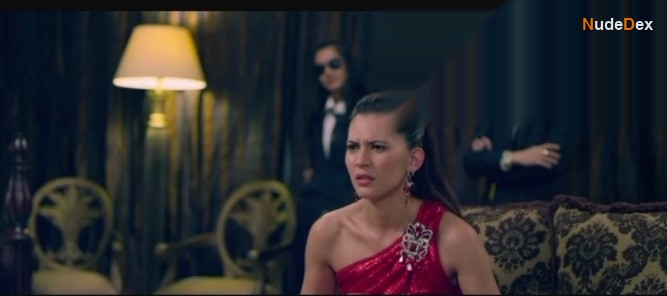 Hannah Al Rashid in Comic 8: Casino Kings Part 1, photo 5