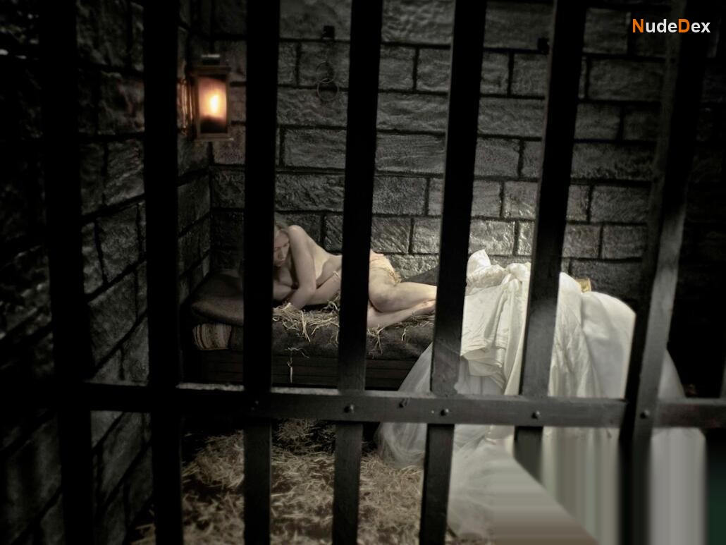 Hannah Baxter-eve in Rumpelstiltskin, photo 1