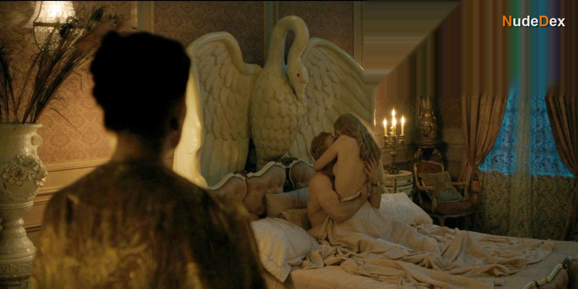 Hannah Dodd in Flowers In The Attic: The Origin, photo 2