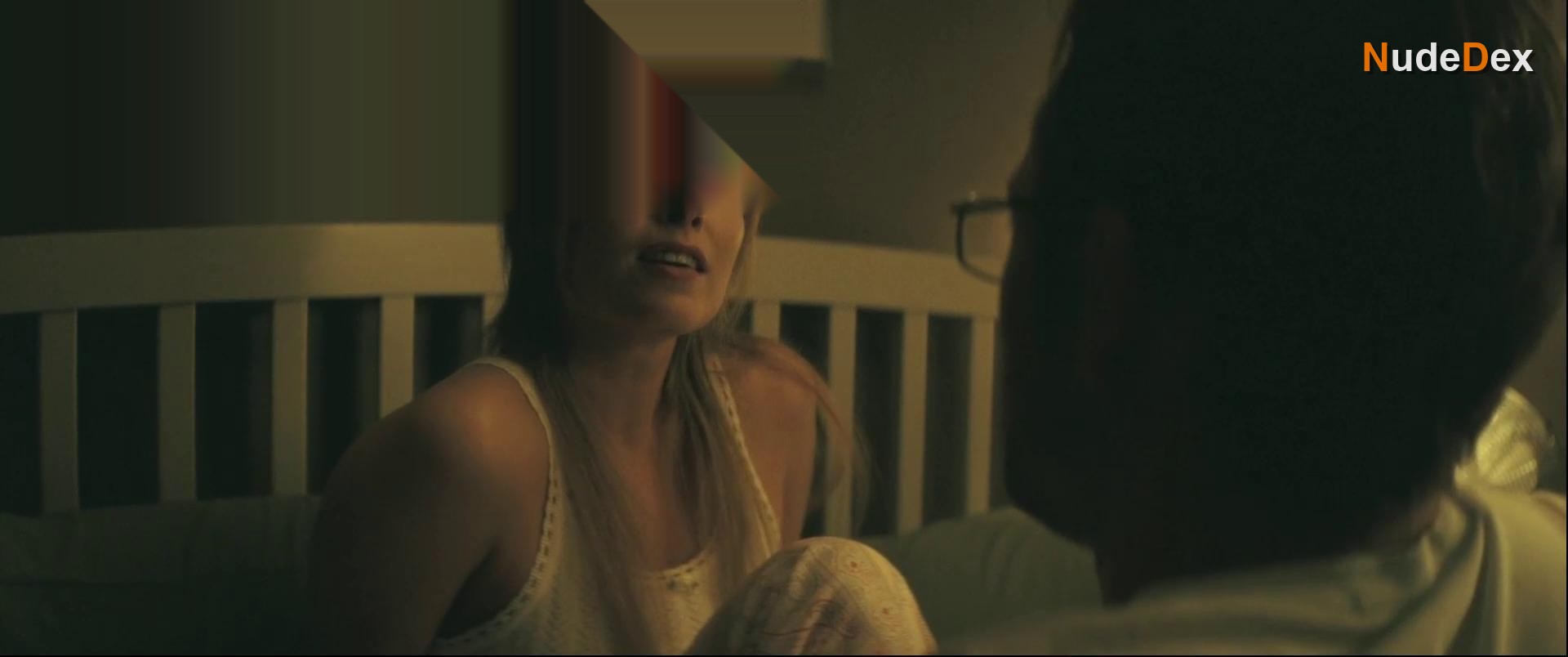 Hannah Emily Anderson in Smoke, photo 2