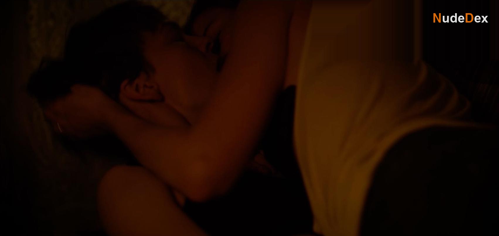 Hannah Emily Anderson in What Keeps You Alive, photo 1