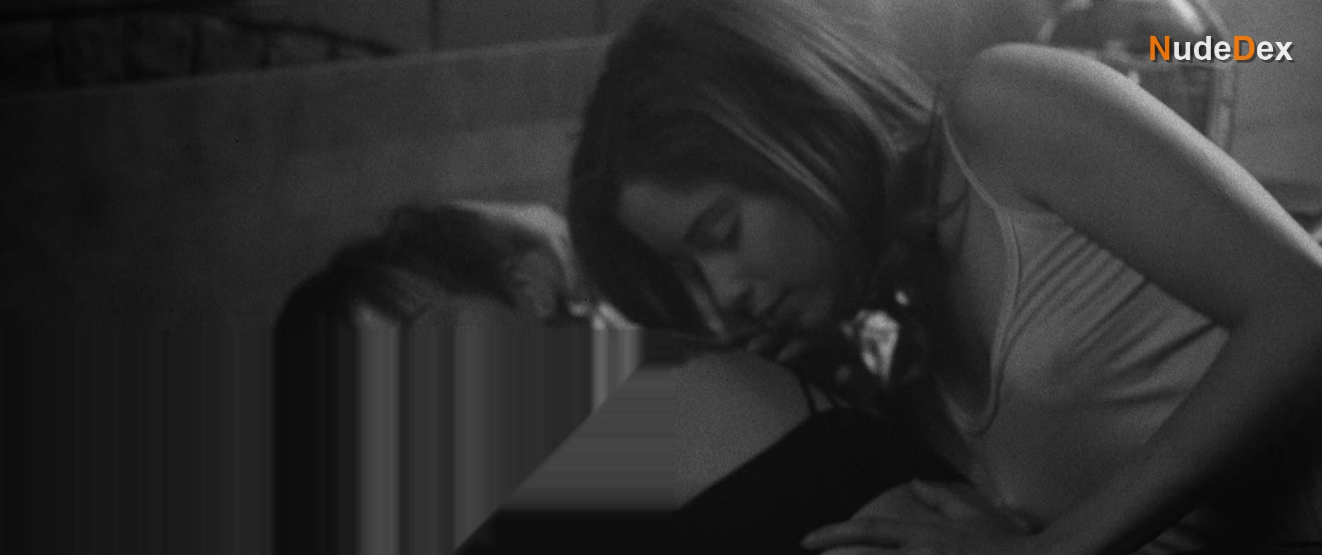 Hannah Emily Anderson in What Keeps You Alive, photo 3