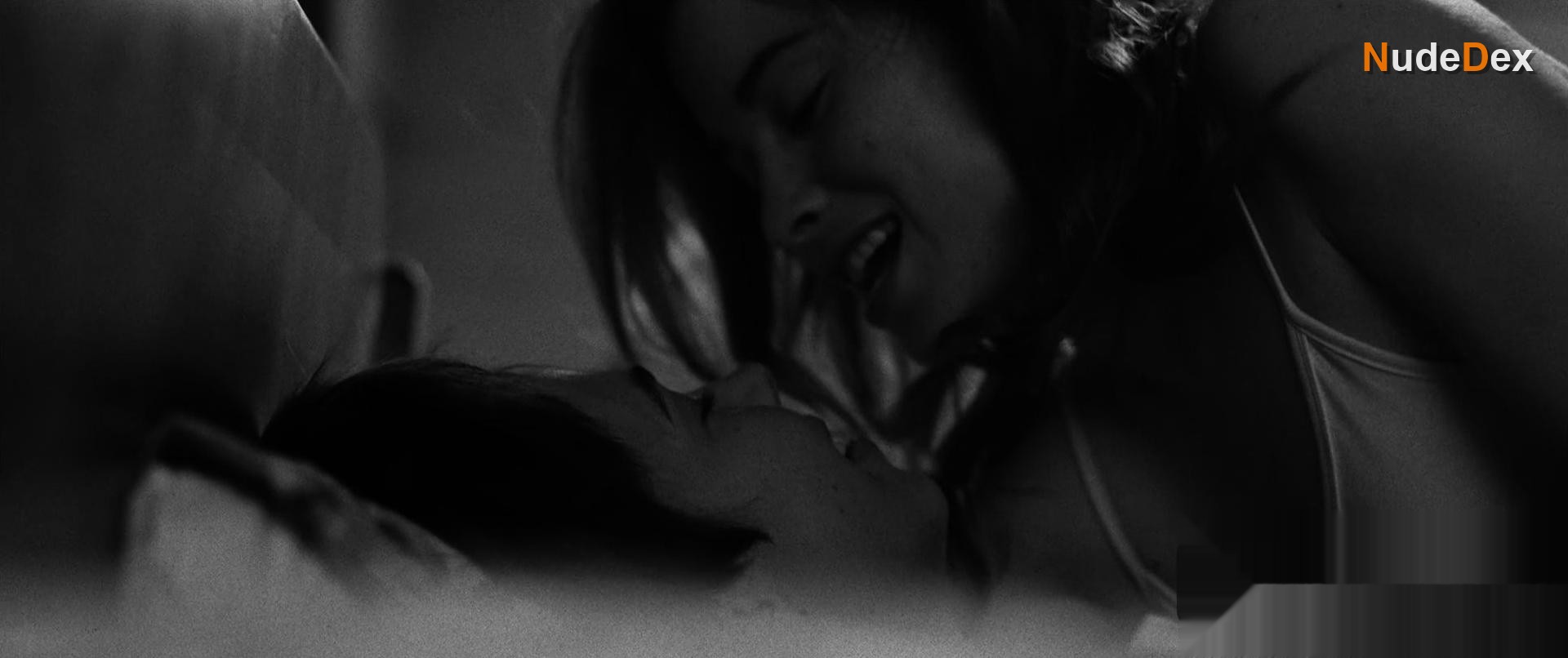 Hannah Emily Anderson in What Keeps You Alive, photo 6