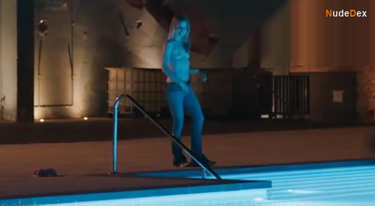 Hannah Hoekstra in Lost Found, photo 3