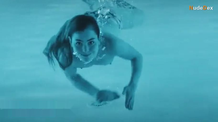 Hannah Hoekstra in Lost Found, photo 4