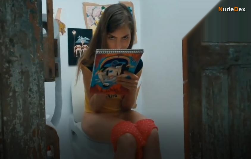 Hannah Hoekstra in Love In A Bottle, photo 3