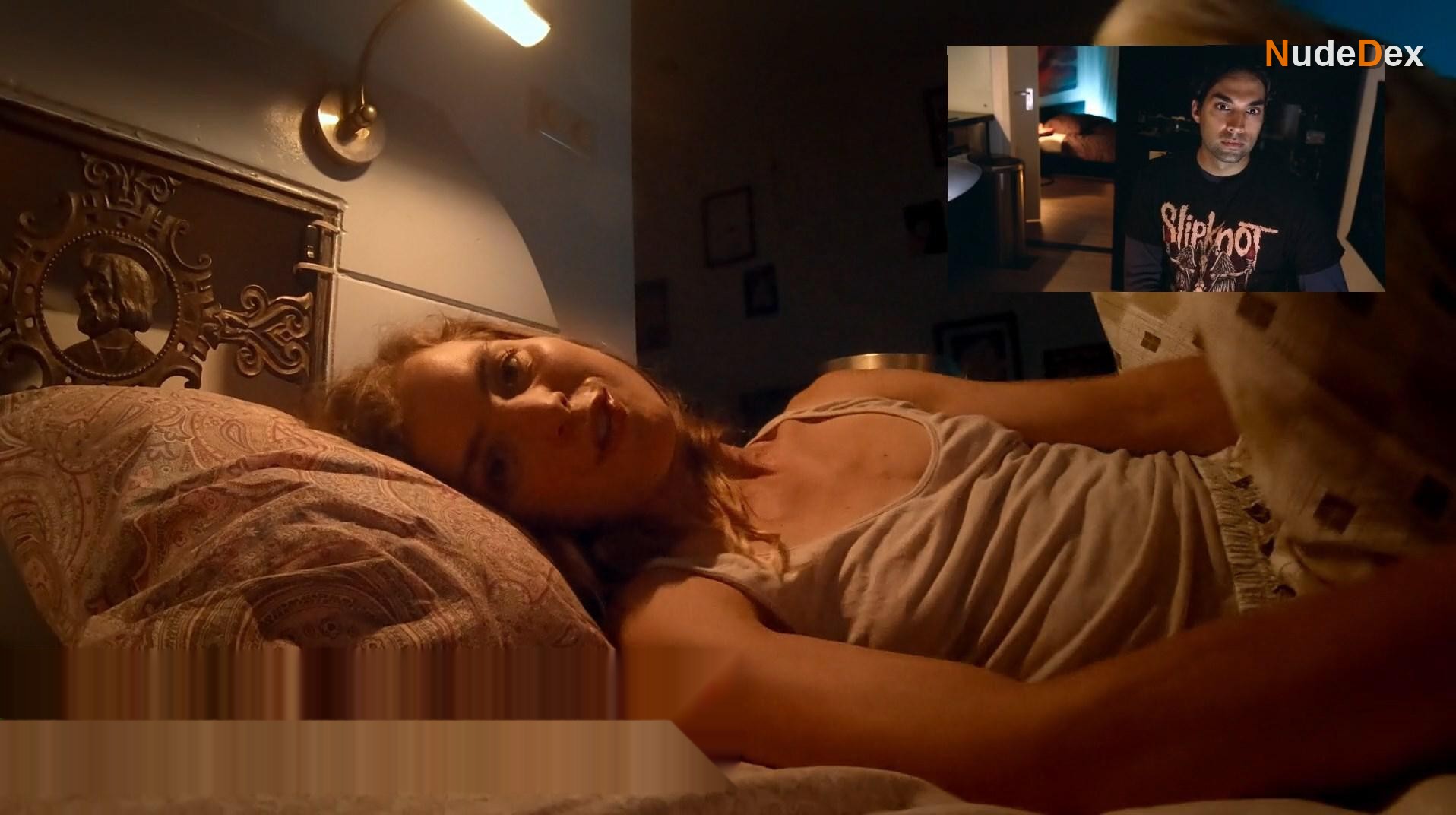 Hannah Hoekstra in Love In A Bottle, photo 29