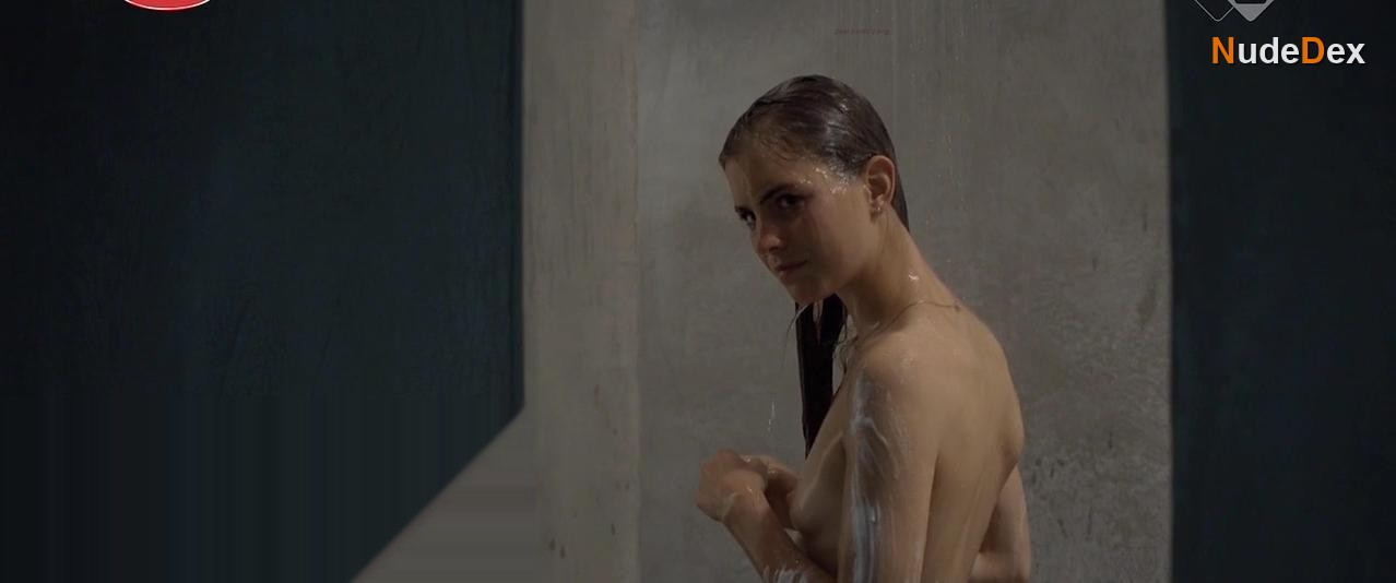 Hannah Hoekstra in Sunny Side Up, photo 6