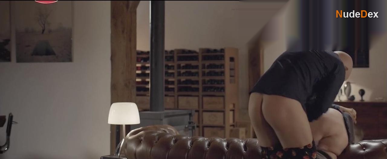 Hannah Hoekstra in Sunny Side Up, photo 10
