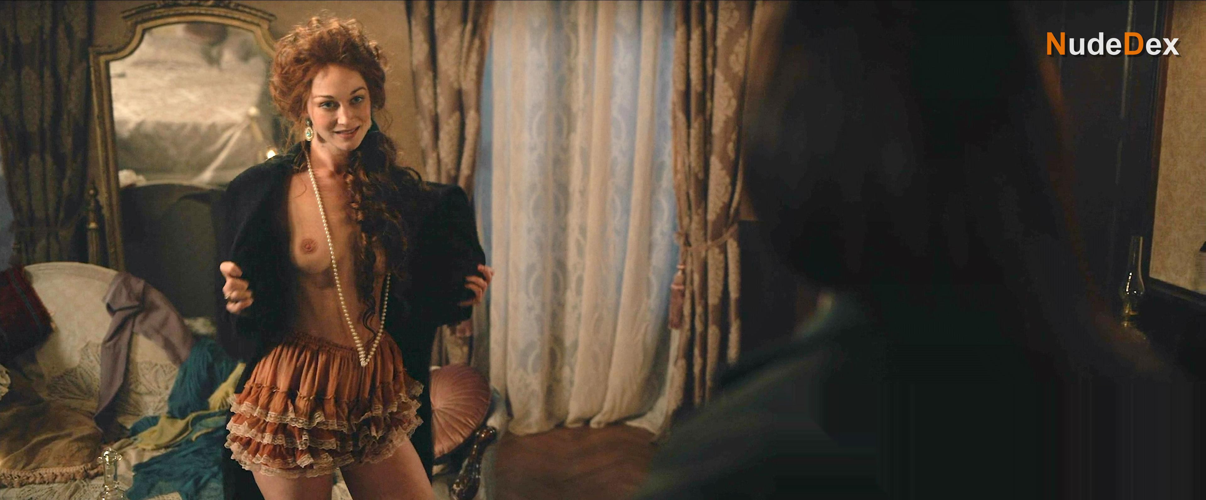 Hannah James in The Gray House, photo 6