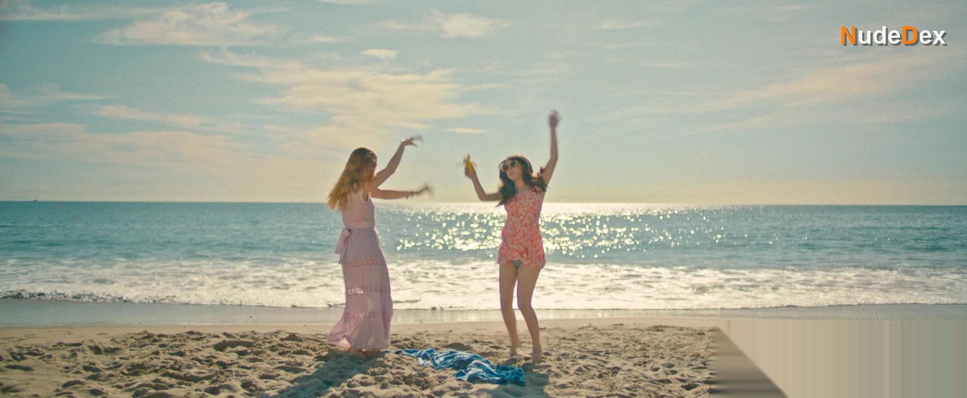 Hannah Marks in Banana Split, photo 5