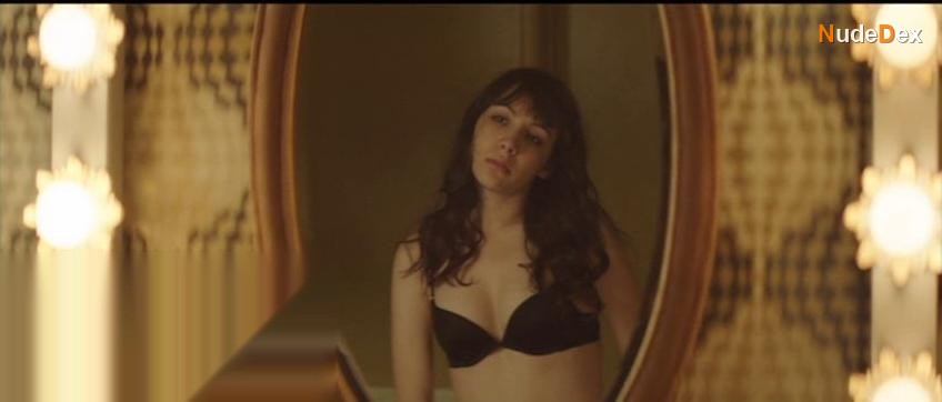 Hannah Marks in Southbound, photo 1