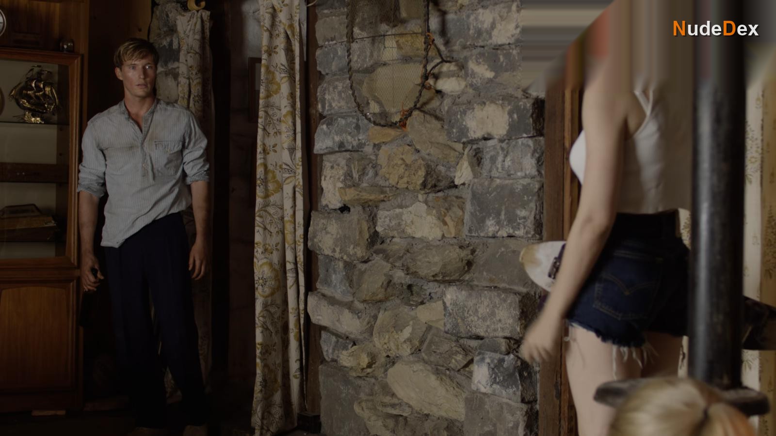 Hannah Monson in Glitch!, photo 11