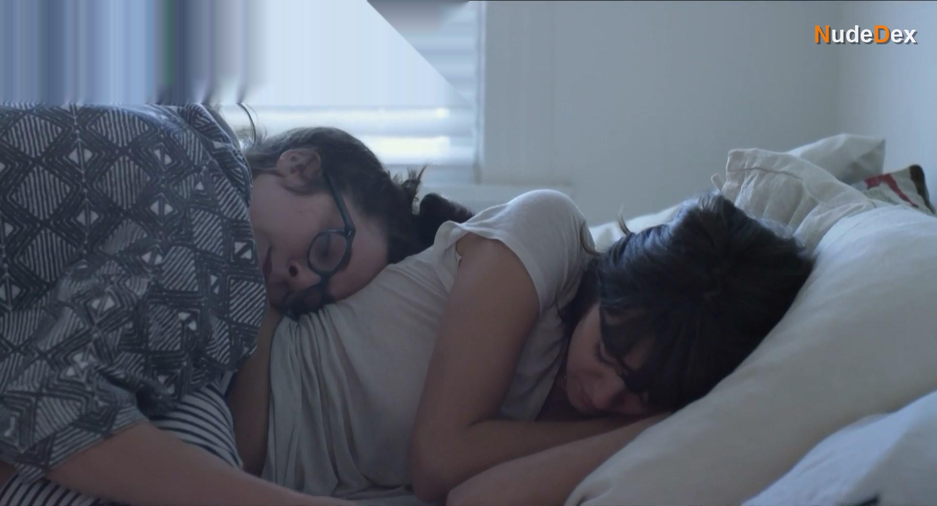 Hannah Pearl Utt in Partners, photo 7