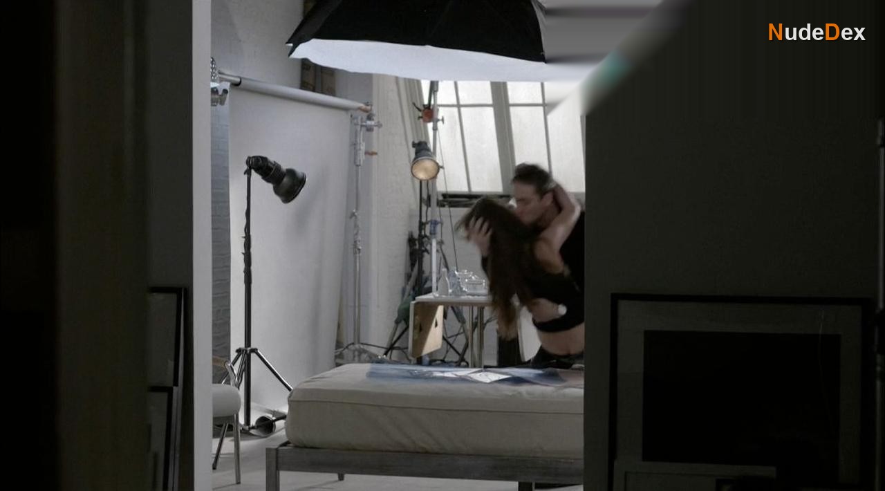Hannah Ware in Betrayal, photo 1