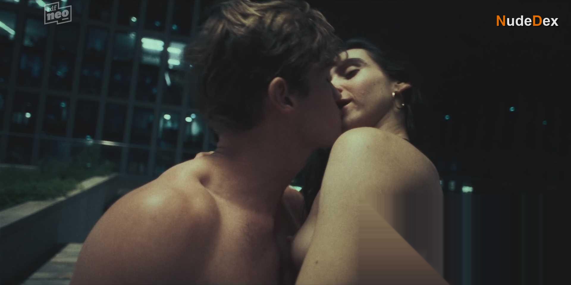 Havana Joy Josephine Braun in Love Sucks, photo 2