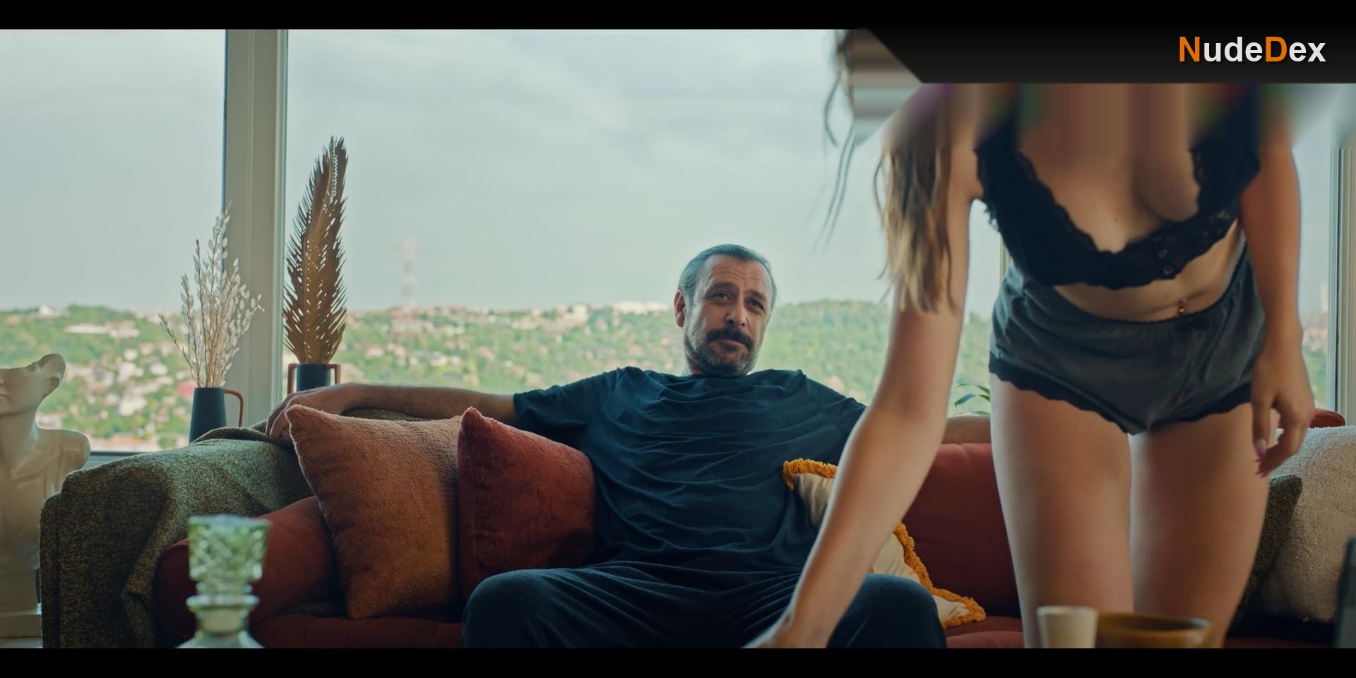 Hazal Subasi in 10 Days Of A Curious Man, photo 13