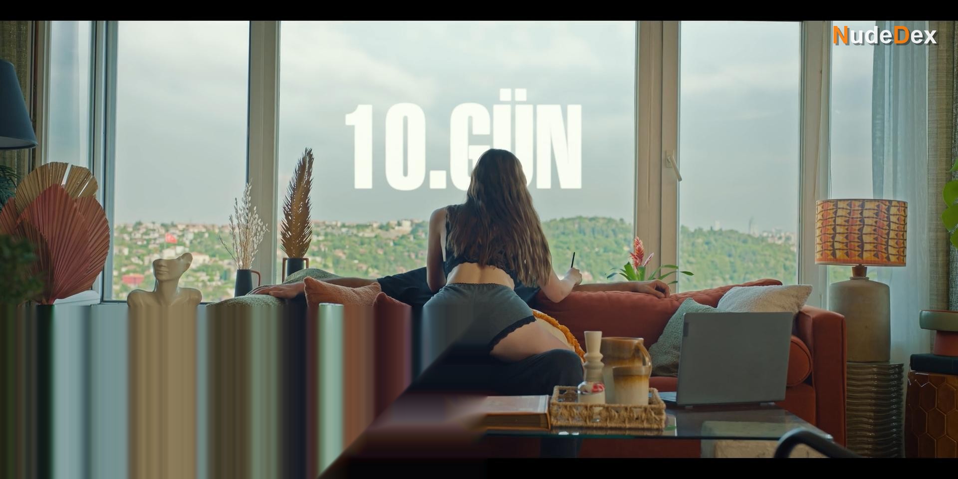 Hazal Subasi in 10 Days Of A Curious Man, photo 16