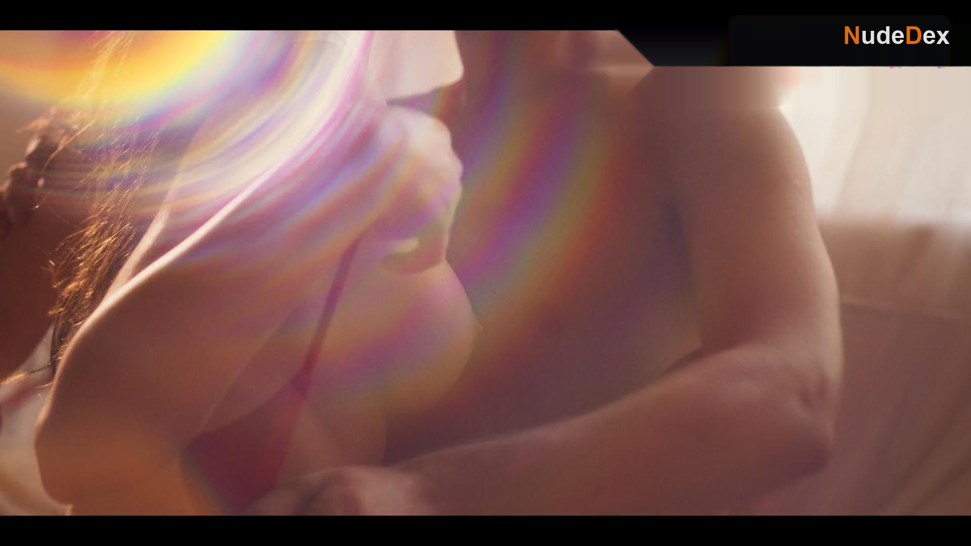 Hazal Subasi in First And Last, photo 9