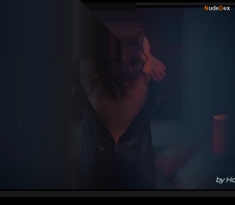 Hazal Turesan in A True Gentleman, photo 17