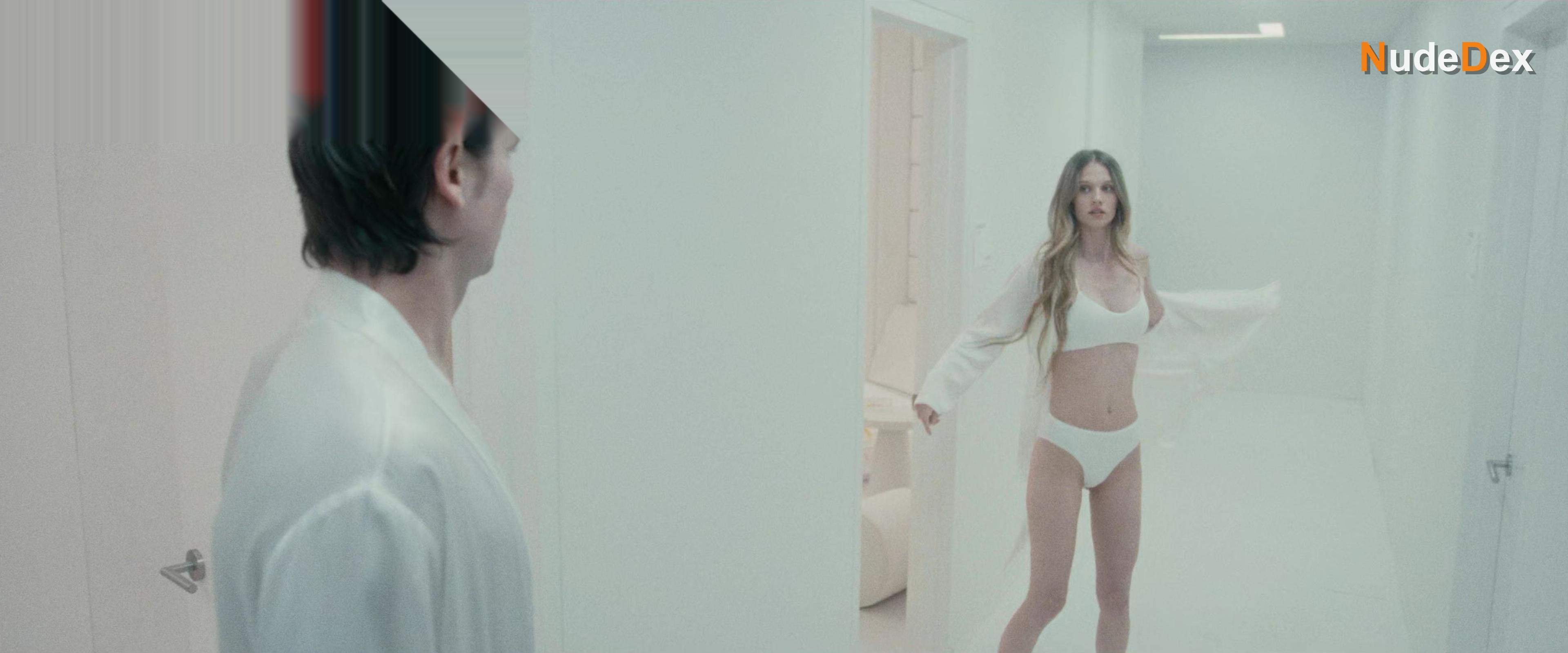 Hazel Graye in The Beauty