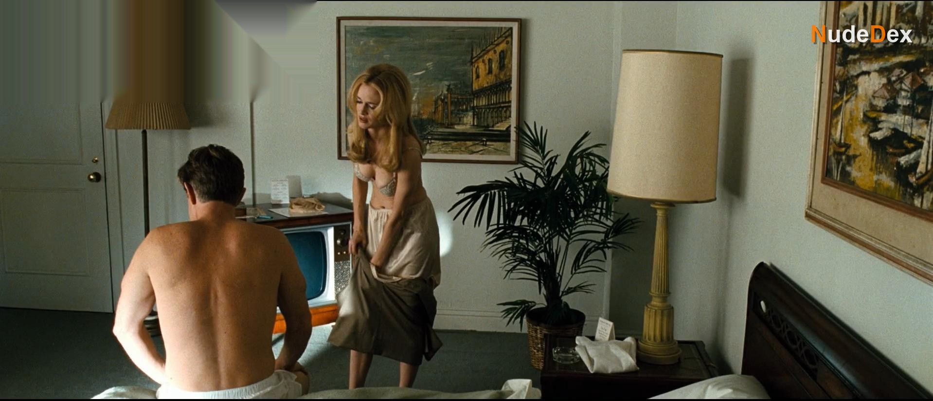 Heather Graham in Bobby, photo 2