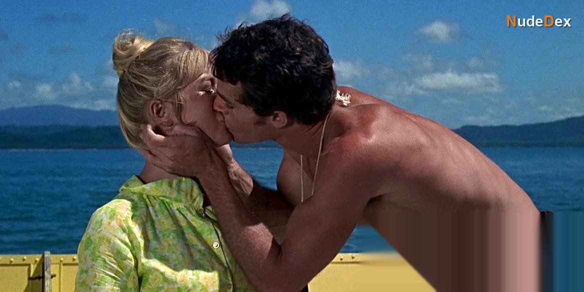 Helen Mirren in Age Of Consent, photo 36