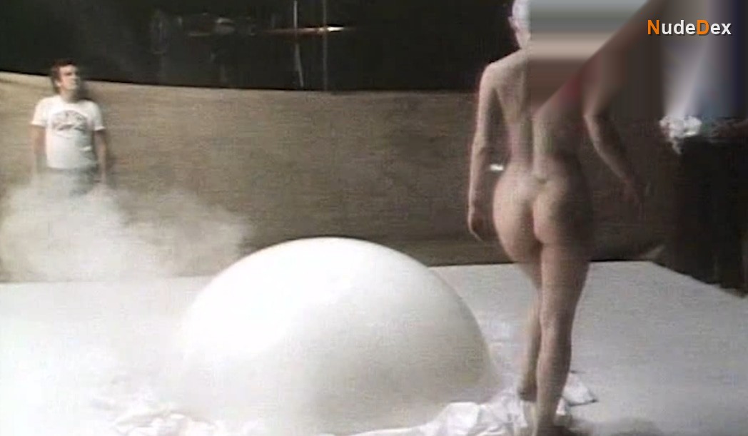 Helina Hamilton in Centrespread, photo 4