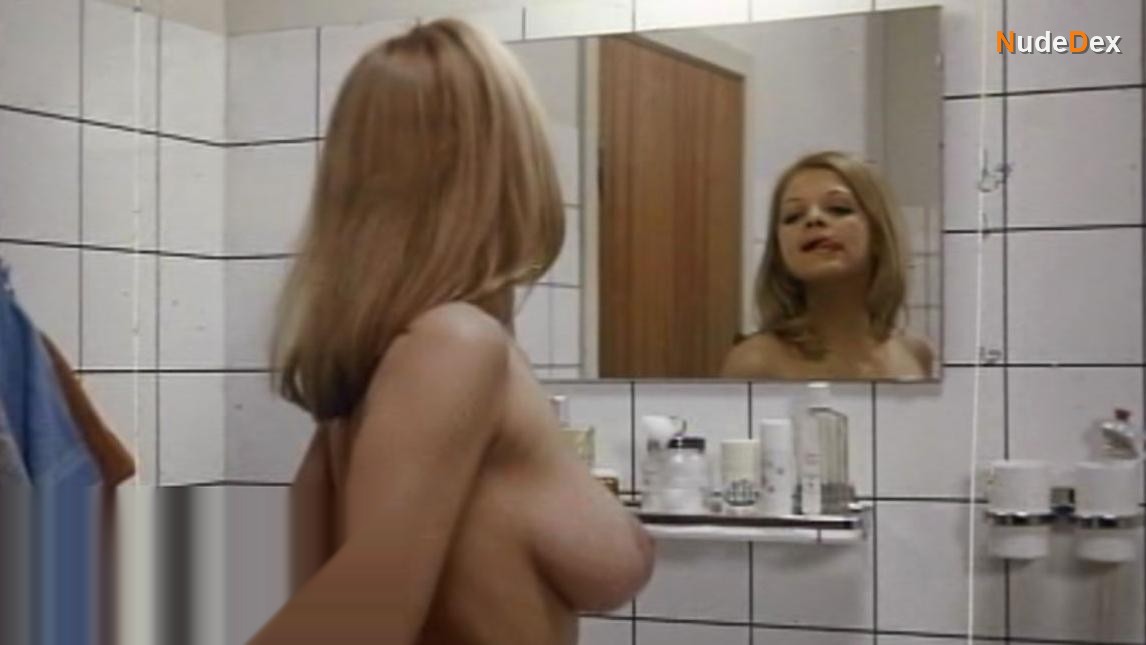 Helli Louise in Daddy, Darling, photo 1